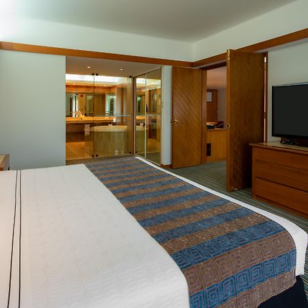 Sonesta Hotel El Olivar Lima Exterior photo A bedroom at the hotel