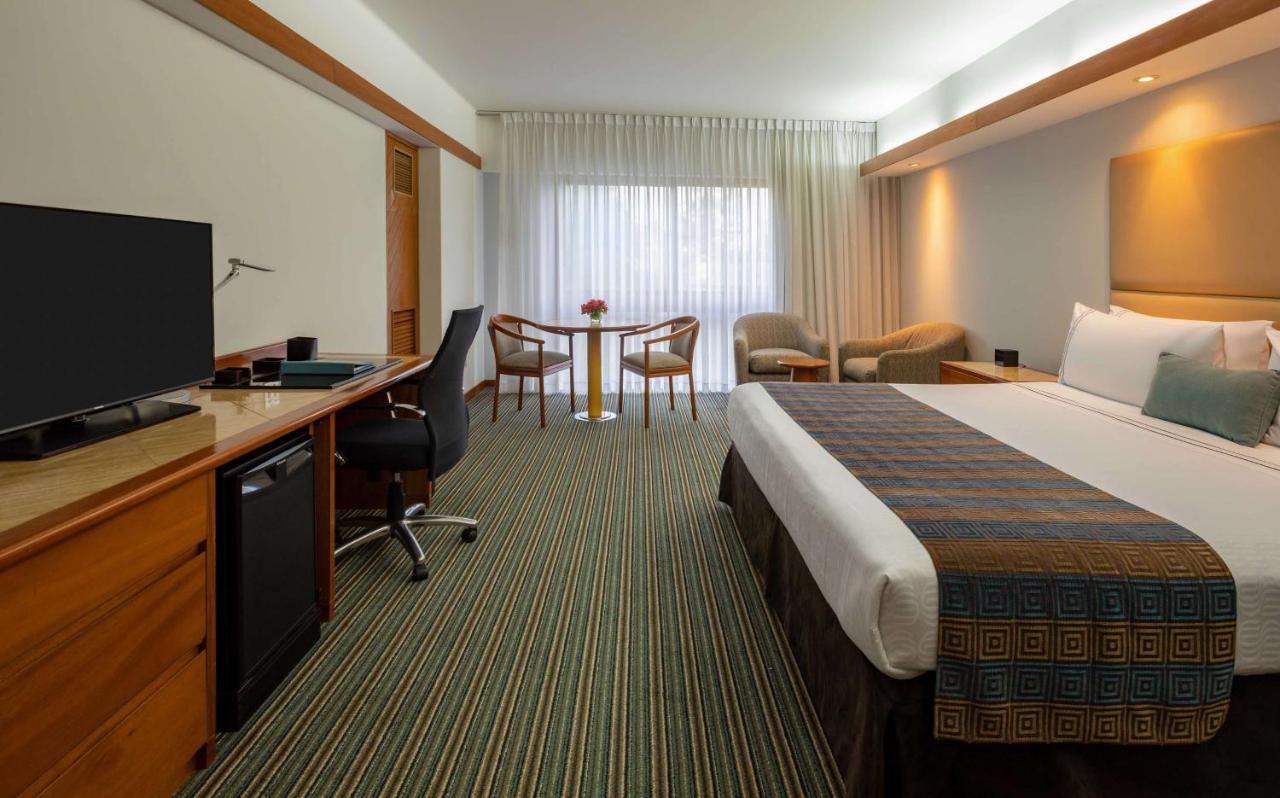 Sonesta Hotel El Olivar Lima Exterior photo A room at the hotel