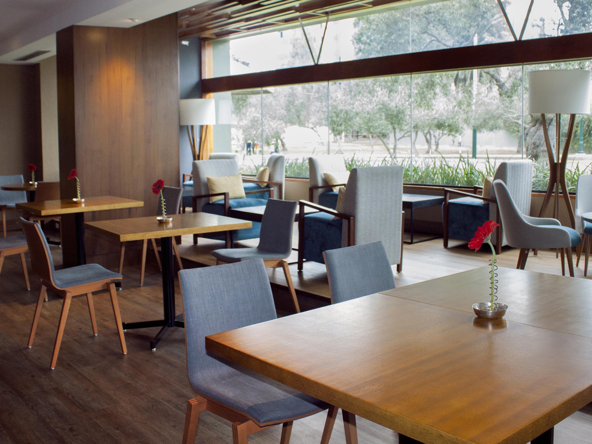 Sonesta Hotel El Olivar Lima Exterior photo The lounge at the airport
