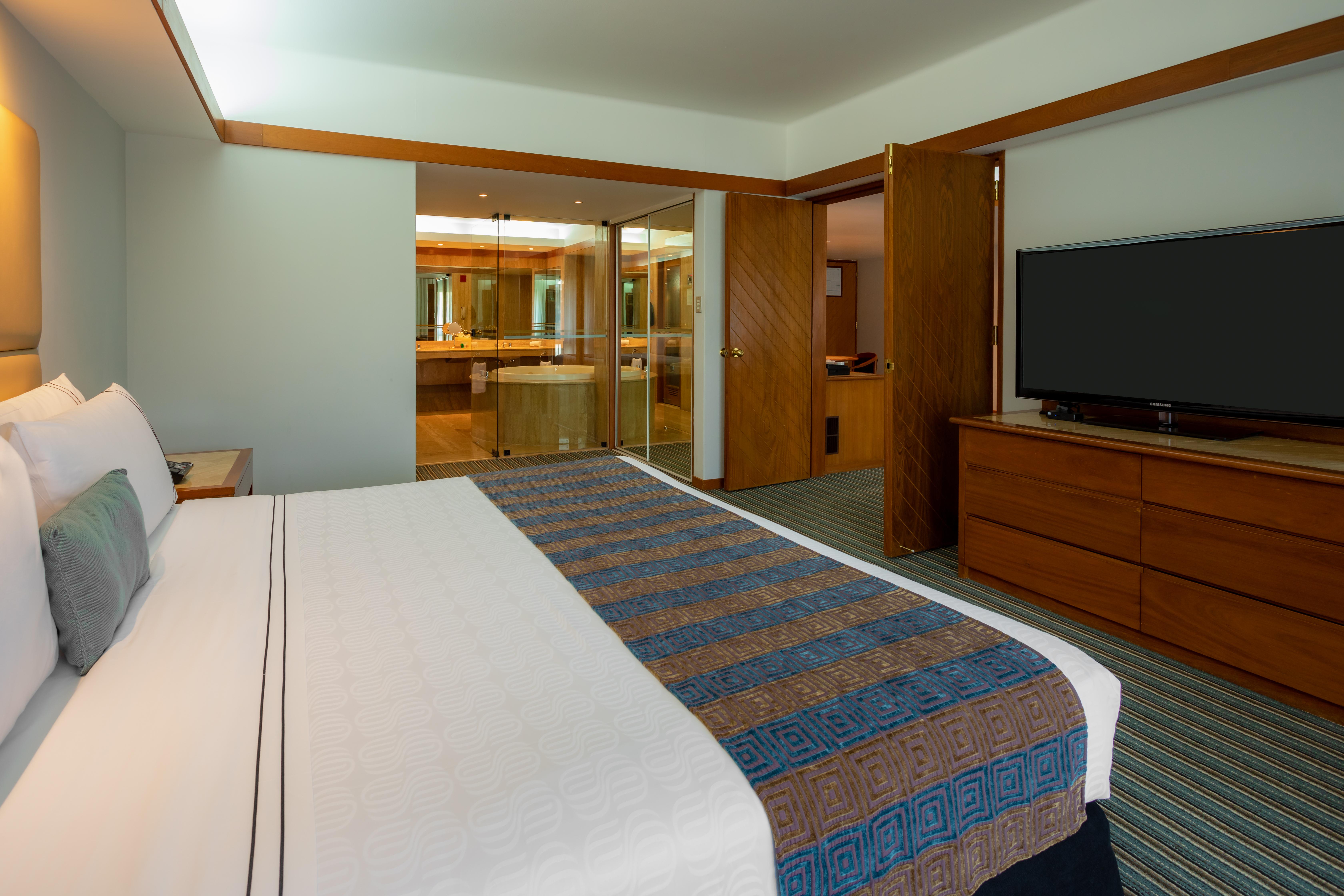 Sonesta Hotel El Olivar Lima Exterior photo A bedroom at the hotel