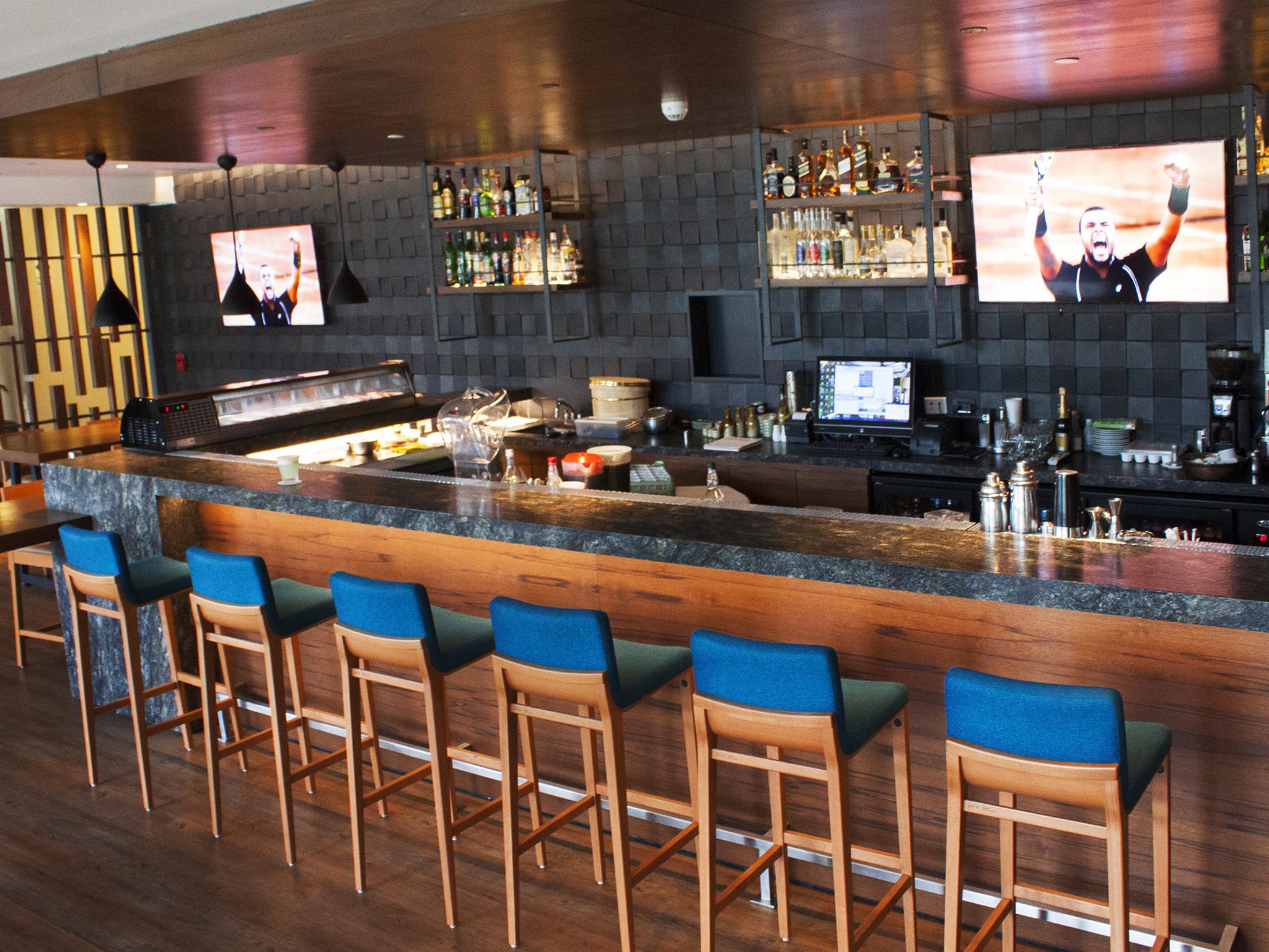 Sonesta Hotel El Olivar Lima Exterior photo The bar at the 2014-opened lounge